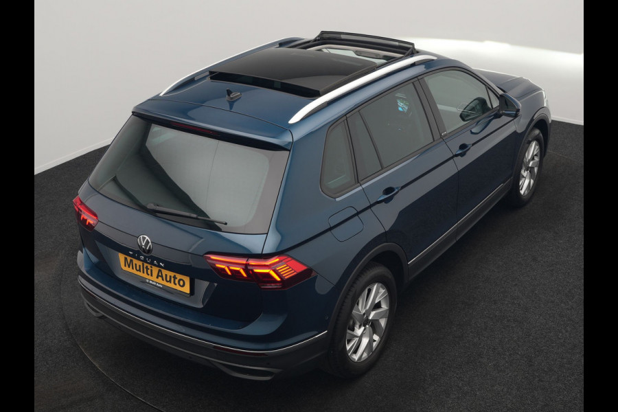 Volkswagen Tiguan 1.4 TSI eHybrid Active PHEV 245pk Dealer O.H. | Trekhaak Af Fabriek | Panodak | Adaptive Cruise | Camera | Voorstoelen Verwarmd | IQ Light | Sfeerverlichting | Stuur Verwarmd | Keyless | Blis | Apple Carplay | Plug In Hybrid |