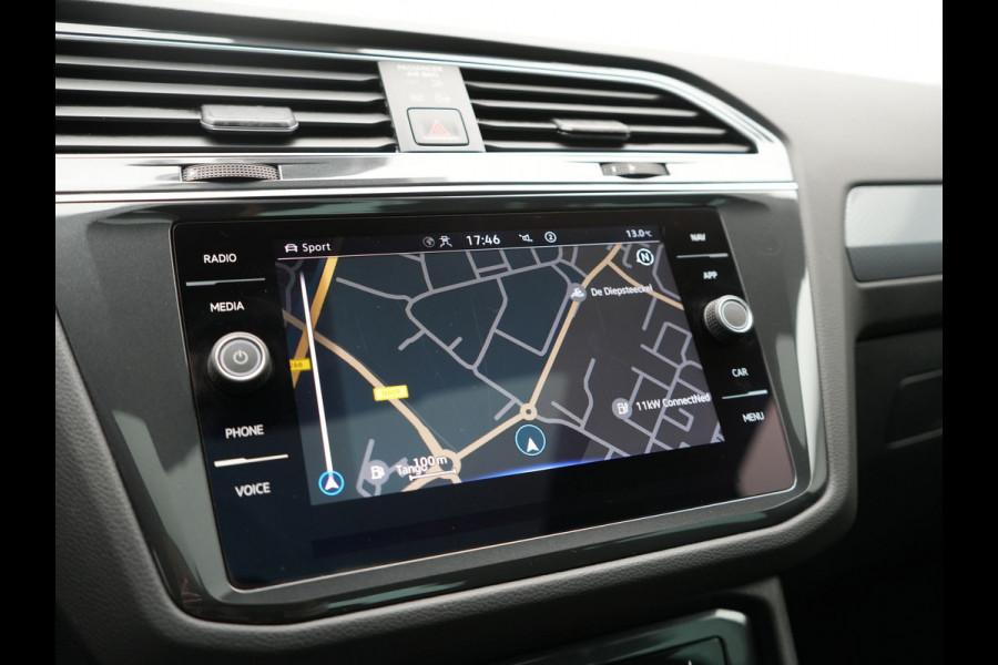 Volkswagen Tiguan 1.4 TSI eHybrid Active PHEV 245pk Dealer O.H. | Trekhaak Af Fabriek | Panodak | Adaptive Cruise | Camera | Voorstoelen Verwarmd | IQ Light | Sfeerverlichting | Stuur Verwarmd | Keyless | Blis | Apple Carplay | Plug In Hybrid |