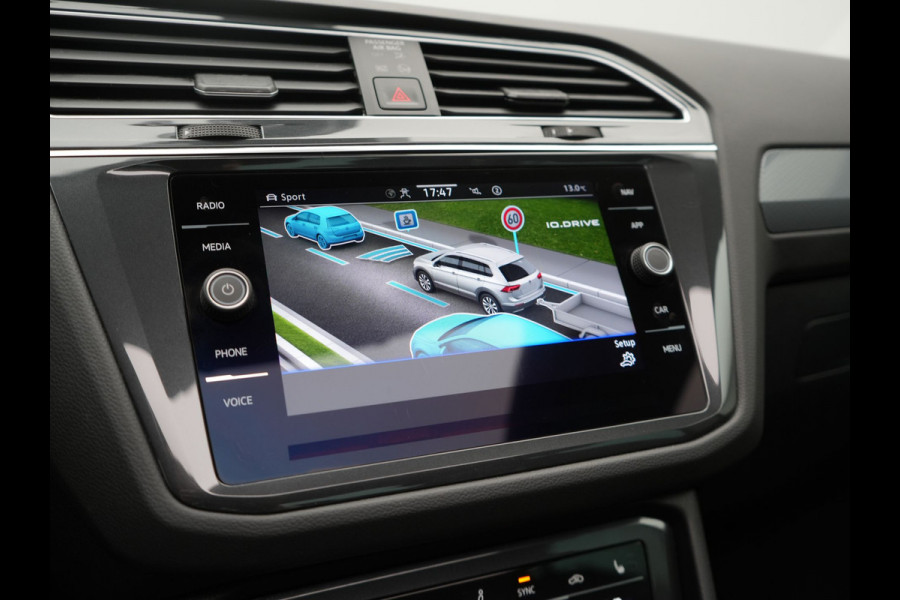 Volkswagen Tiguan 1.4 TSI eHybrid Active PHEV 245pk Dealer O.H. | Trekhaak Af Fabriek | Panodak | Adaptive Cruise | Camera | Voorstoelen Verwarmd | IQ Light | Sfeerverlichting | Stuur Verwarmd | Keyless | Blis | Apple Carplay | Plug In Hybrid |