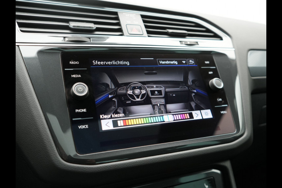 Volkswagen Tiguan 1.4 TSI eHybrid Active PHEV 245pk Dealer O.H. | Trekhaak Af Fabriek | Panodak | Adaptive Cruise | Camera | Voorstoelen Verwarmd | IQ Light | Sfeerverlichting | Stuur Verwarmd | Keyless | Blis | Apple Carplay | Plug In Hybrid |