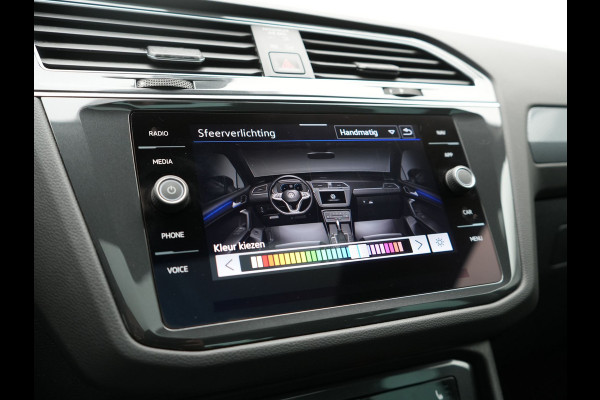 Volkswagen Tiguan 1.4 TSI eHybrid Active PHEV 245pk Dealer O.H. | Trekhaak Af Fabriek | Panodak | Adaptive Cruise | Camera | Voorstoelen Verwarmd | IQ Light | Sfeerverlichting | Stuur Verwarmd | Keyless | Blis | Apple Carplay | Plug In Hybrid |