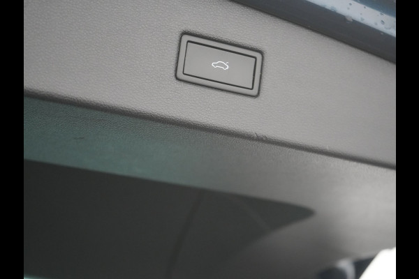 Volkswagen Tiguan 1.4 TSI eHybrid Active PHEV 245pk Dealer O.H. | Trekhaak Af Fabriek | Panodak | Adaptive Cruise | Camera | Voorstoelen Verwarmd | IQ Light | Sfeerverlichting | Stuur Verwarmd | Keyless | Blis | Apple Carplay | Plug In Hybrid |