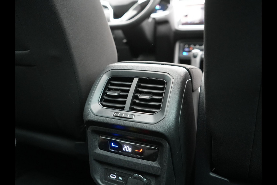 Volkswagen Tiguan 1.4 TSI eHybrid Active PHEV 245pk Dealer O.H. | Trekhaak Af Fabriek | Panodak | Adaptive Cruise | Camera | Voorstoelen Verwarmd | IQ Light | Sfeerverlichting | Stuur Verwarmd | Keyless | Blis | Apple Carplay | Plug In Hybrid |