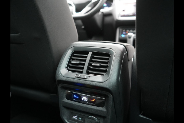Volkswagen Tiguan 1.4 TSI eHybrid Active PHEV 245pk Dealer O.H. | Trekhaak Af Fabriek | Panodak | Adaptive Cruise | Camera | Voorstoelen Verwarmd | IQ Light | Sfeerverlichting | Stuur Verwarmd | Keyless | Blis | Apple Carplay | Plug In Hybrid |