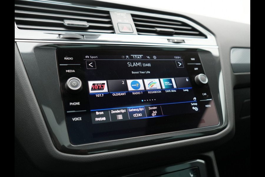 Volkswagen Tiguan 1.4 TSI eHybrid Active PHEV 245pk Dealer O.H. | Trekhaak Af Fabriek | Panodak | Adaptive Cruise | Camera | Voorstoelen Verwarmd | IQ Light | Sfeerverlichting | Stuur Verwarmd | Keyless | Blis | Apple Carplay | Plug In Hybrid |