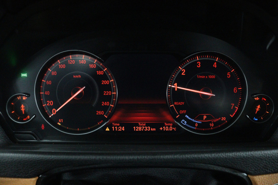 BMW 3 Serie 318i Edition Luxury Line Purity Executive (NAVIGATIE, STOELVERWARMING, PARKEERSENSOREN, DEALER ONDERHOUDEN)