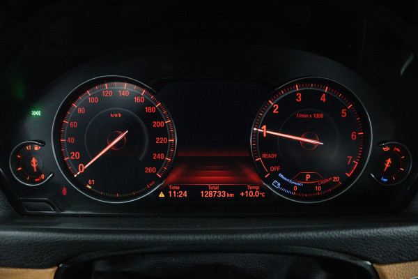 BMW 3 Serie 318i Edition Luxury Line Purity Executive (NAVIGATIE, STOELVERWARMING, PARKEERSENSOREN, DEALER ONDERHOUDEN)