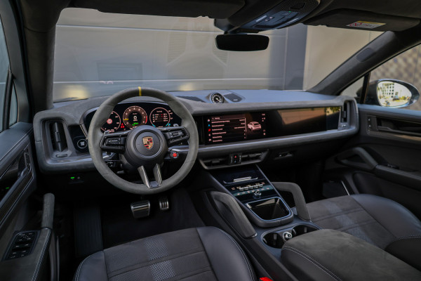 Porsche Cayenne Coupé 4.0 Turbo E-Hybrid GT | NAP! | TECHART | LICHTGEWICHT PAKKET | BURMESTER | 4WIELSTUURING | HUD | KERAMISCH |