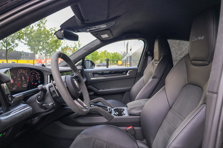 Porsche Cayenne Coupé 4.0 Turbo E-Hybrid GT | NAP! | TECHART | LICHTGEWICHT PAKKET | BURMESTER | 4WIELSTUURING | HUD | KERAMISCH |