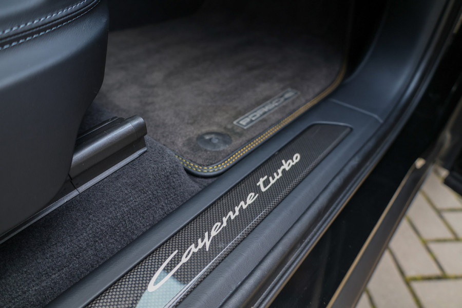 Porsche Cayenne Coupé 4.0 Turbo E-Hybrid GT | NAP! | TECHART | LICHTGEWICHT PAKKET | BURMESTER | 4WIELSTUURING | HUD | KERAMISCH |