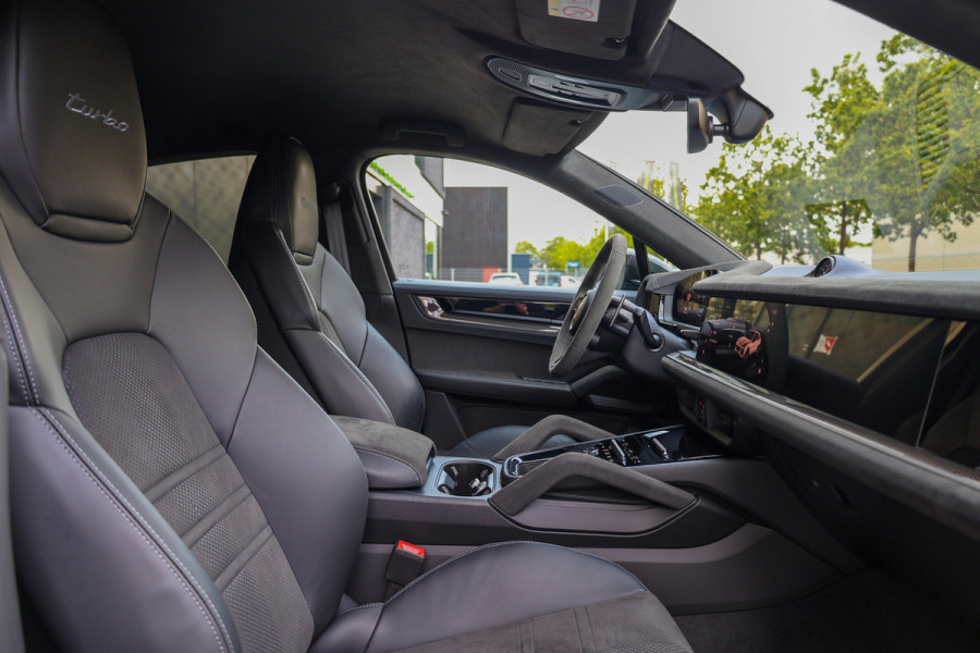 Porsche Cayenne Coupé 4.0 Turbo E-Hybrid GT | NAP! | TECHART | LICHTGEWICHT PAKKET | BURMESTER | 4WIELSTUURING | HUD | KERAMISCH |