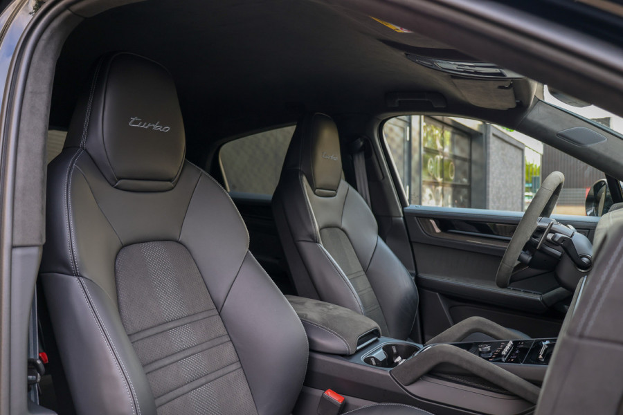 Porsche Cayenne Coupé 4.0 Turbo E-Hybrid GT | NAP! | TECHART | LICHTGEWICHT PAKKET | BURMESTER | 4WIELSTUURING | HUD | KERAMISCH |