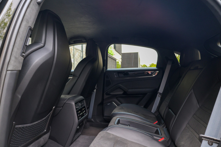 Porsche Cayenne Coupé 4.0 Turbo E-Hybrid GT | NAP! | TECHART | LICHTGEWICHT PAKKET | BURMESTER | 4WIELSTUURING | HUD | KERAMISCH |