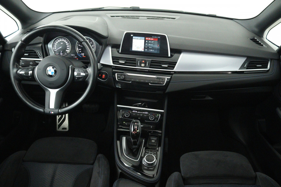 BMW 2 Serie Active Tourer 218i Executive Launch Edition M-Sport (M-PAKKET, PANORAMADAK, CAMERA, LED, PDC, DEALER ONDERHOUDEN)