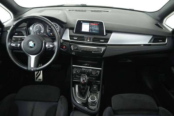 BMW 2 Serie Active Tourer 218i Executive Launch Edition M-Sport (M-PAKKET, PANORAMADAK, CAMERA, LED, PDC, DEALER ONDERHOUDEN)