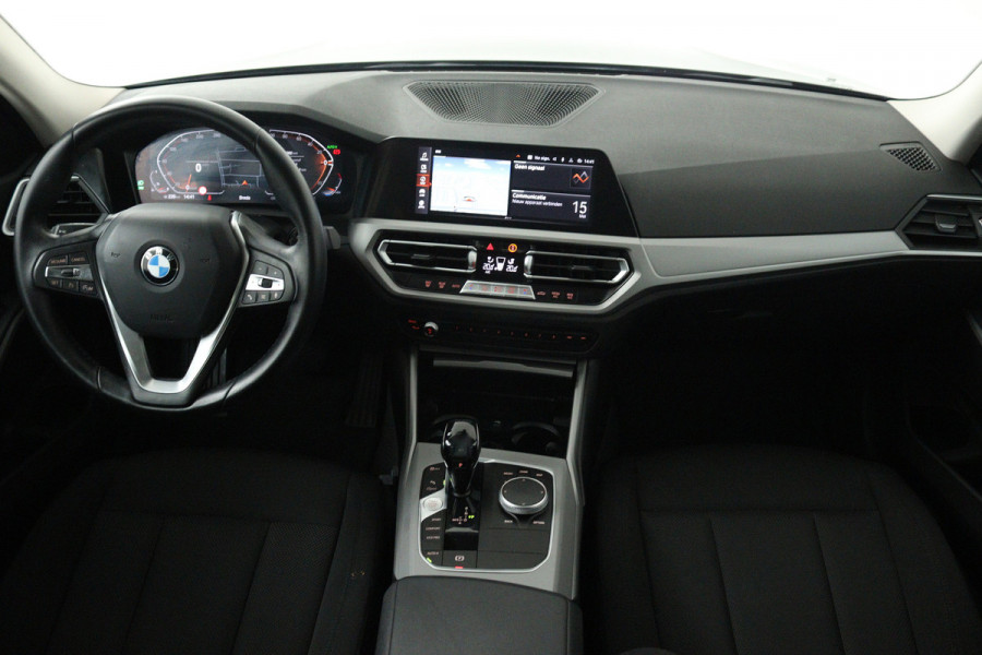 BMW 3 Serie 318i Executive Edition (NAVIGATIE, CARPLAY, LED, DEALER ONDERHOUDEN)