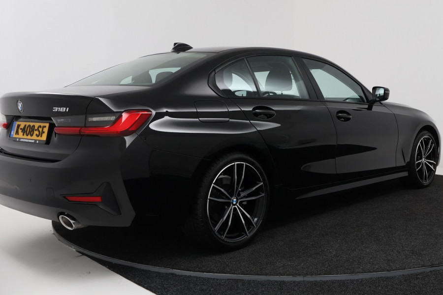 BMW 3 Serie 318i Executive Edition (NAVIGATIE, CARPLAY, LED, DEALER ONDERHOUDEN)