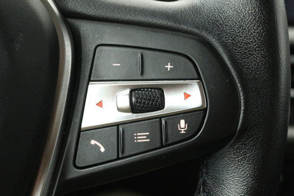 BMW 3 Serie 318i Executive Edition (NAVIGATIE, CARPLAY, LED, DEALER ONDERHOUDEN)