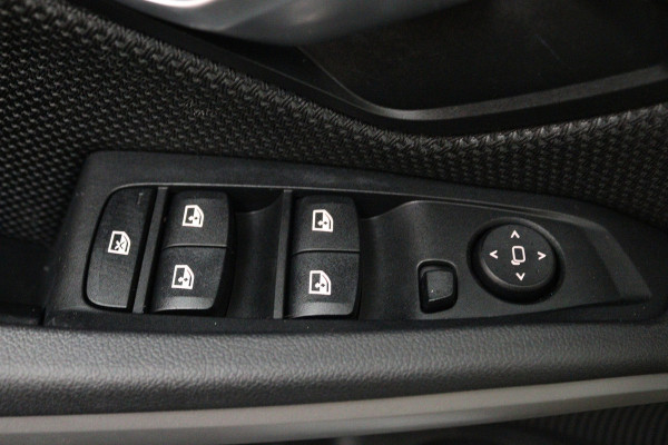 BMW 3 Serie 318i Executive Edition (NAVIGATIE, CARPLAY, LED, DEALER ONDERHOUDEN)