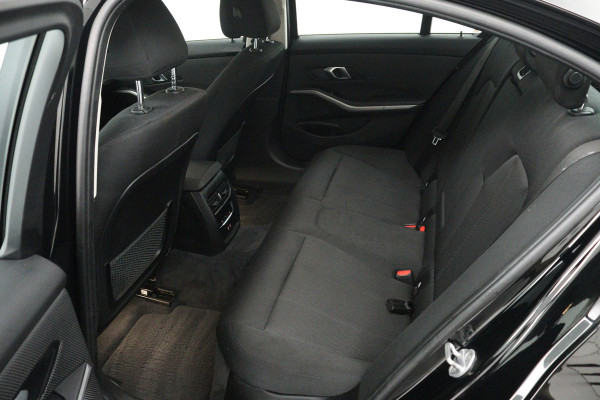 BMW 3 Serie 318i Executive Edition (NAVIGATIE, CARPLAY, LED, DEALER ONDERHOUDEN)