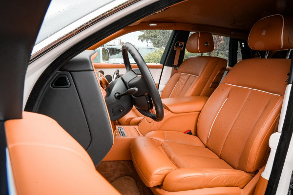 Rolls-Royce Phantom 6.7 V12 Starlight Headliner Rear Theatre Individual Rear Seats 22-Inch Polished Wheels