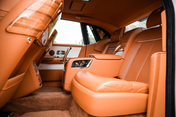 Rolls-Royce Phantom 6.7 V12 Starlight Headliner Rear Theatre Individual Rear Seats 22-Inch Polished Wheels