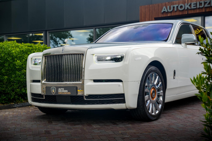 Rolls-Royce Phantom 6.7 V12 Starlight Headliner Rear Theatre Individual Rear Seats 22-Inch Polished Wheels