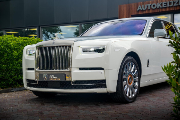 Rolls-Royce Phantom 6.7 V12 Starlight Headliner Rear Theatre Individual Rear Seats 22-Inch Polished Wheels