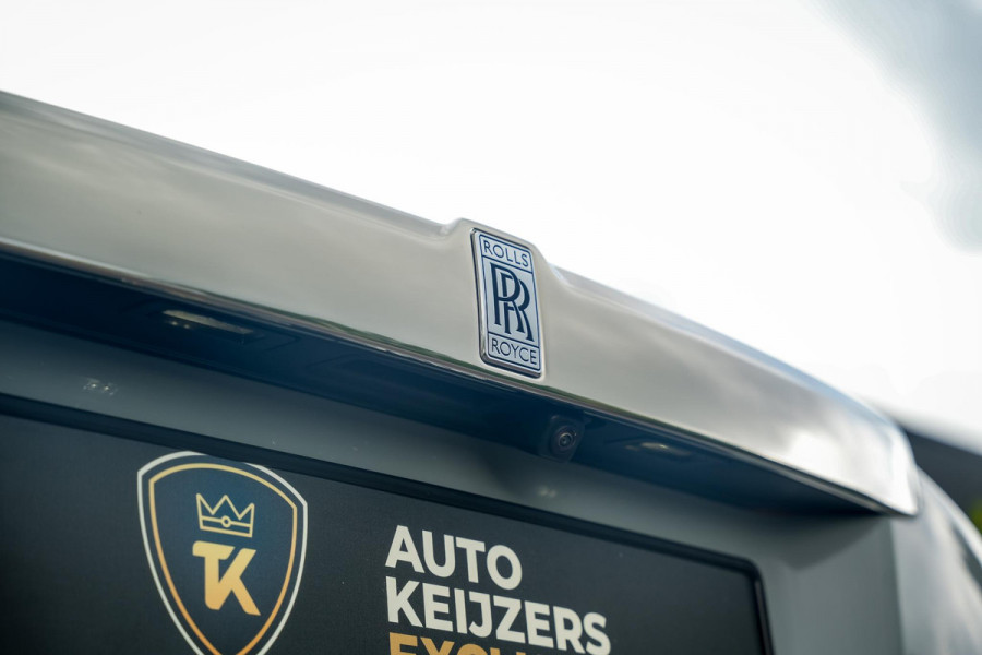 Rolls-Royce Phantom 6.7 V12 Starlight Headliner Rear Theatre Individual Rear Seats 22-Inch Polished Wheels