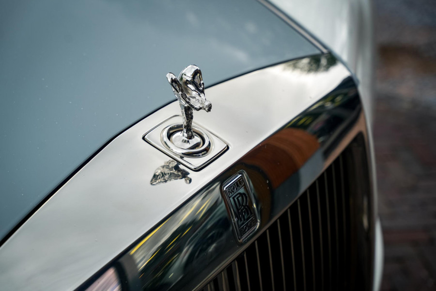 Rolls-Royce Phantom 6.7 V12 Starlight Headliner Rear Theatre Individual Rear Seats 22-Inch Polished Wheels