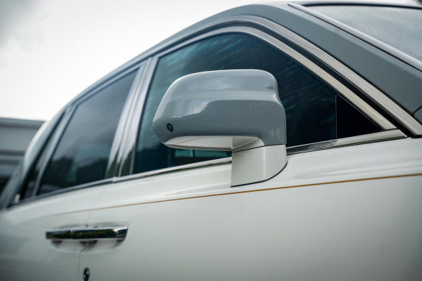 Rolls-Royce Phantom 6.7 V12 Starlight Headliner Rear Theatre Individual Rear Seats 22-Inch Polished Wheels