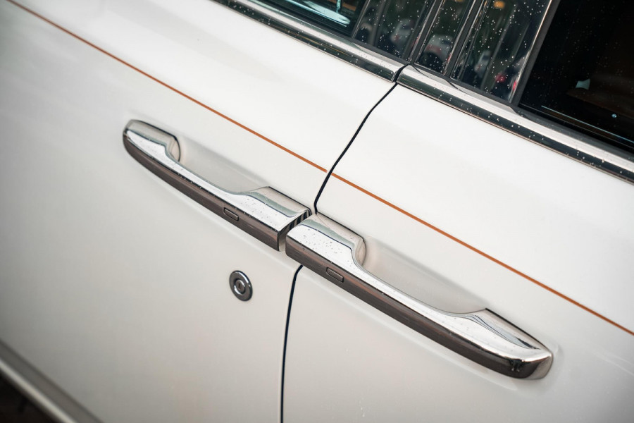 Rolls-Royce Phantom 6.7 V12 Starlight Headliner Rear Theatre Individual Rear Seats 22-Inch Polished Wheels