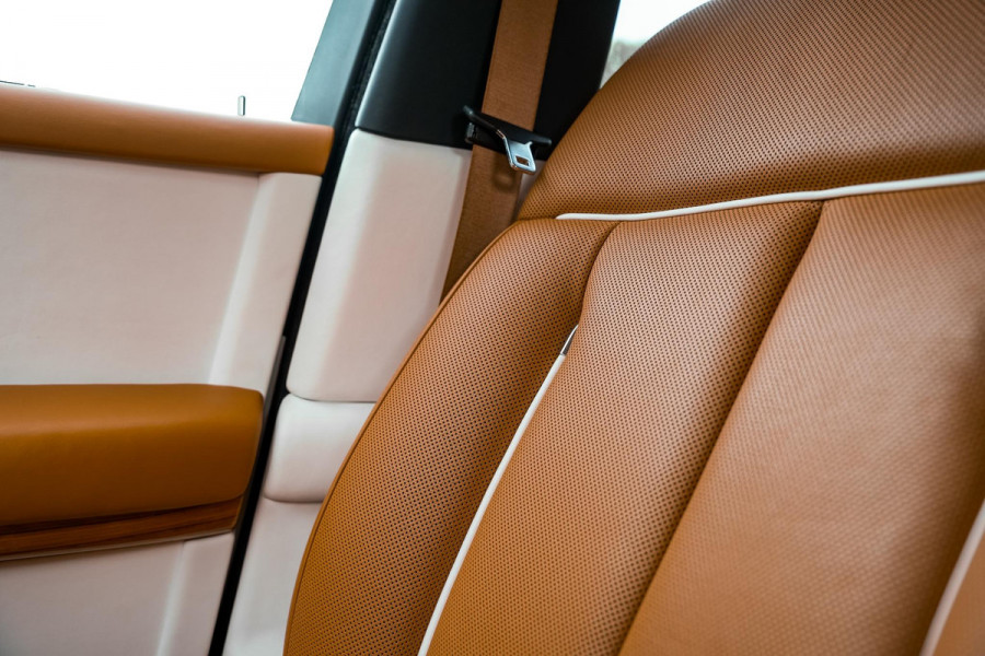 Rolls-Royce Phantom 6.7 V12 Starlight Headliner Rear Theatre Individual Rear Seats 22-Inch Polished Wheels