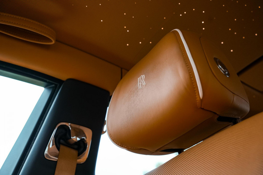 Rolls-Royce Phantom 6.7 V12 Starlight Headliner Rear Theatre Individual Rear Seats 22-Inch Polished Wheels