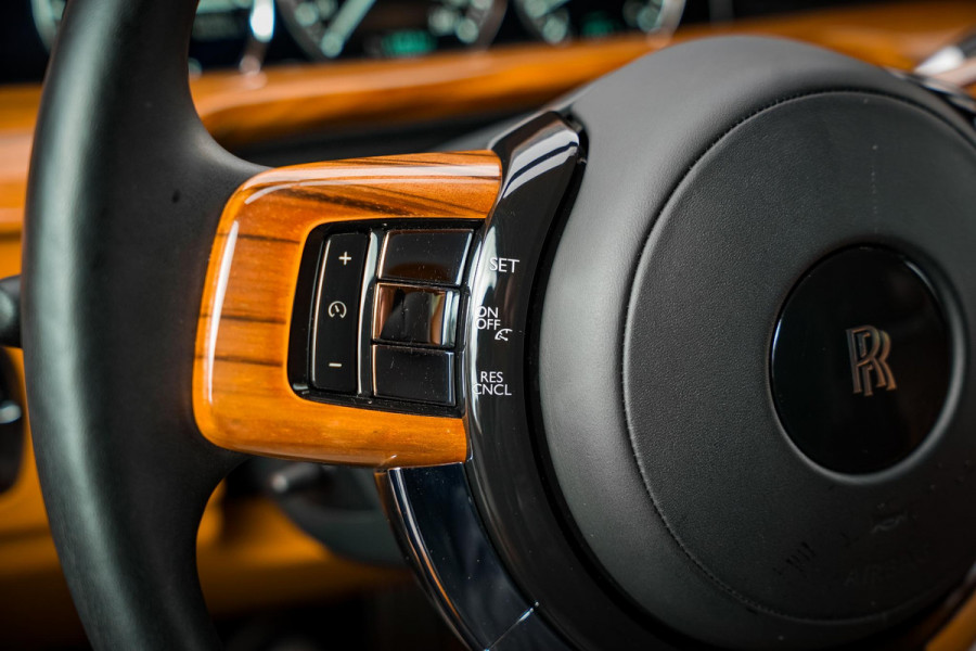 Rolls-Royce Phantom 6.7 V12 Starlight Headliner Rear Theatre Individual Rear Seats 22-Inch Polished Wheels