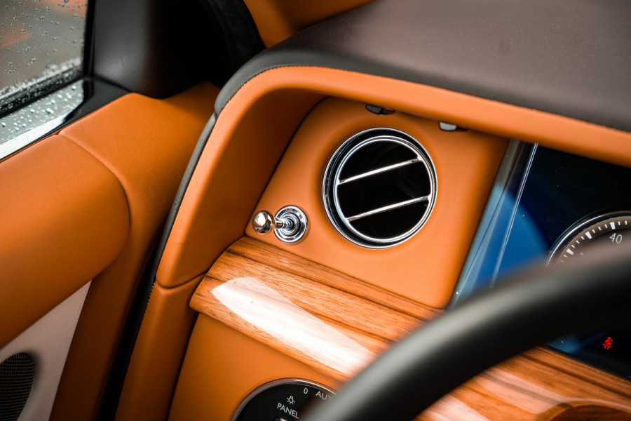 Rolls-Royce Phantom 6.7 V12 Starlight Headliner Rear Theatre Individual Rear Seats 22-Inch Polished Wheels