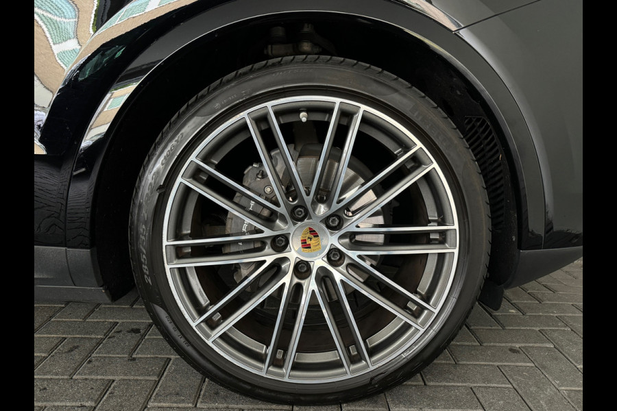 Porsche Cayenne Coupé 3.0 Pano|Sportuitlaat|Chrono|Luchtvering