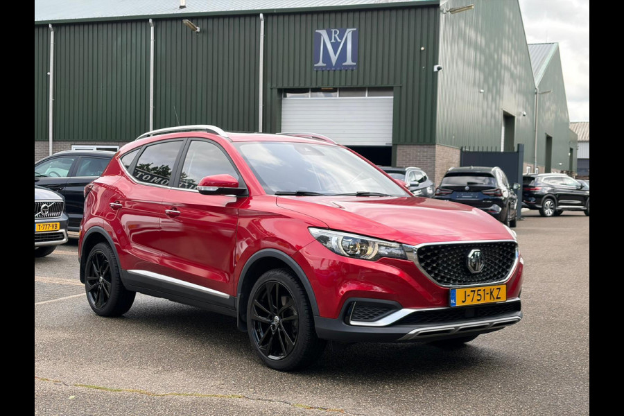 MG Mg Zs EV Luxury 45 kWh SOH 94% | ORIGINEEL NL AUTO | KEURIG NETJES ONDERHOUDEN | 18 INCH VELGEN + ALL SEASON BANDEN | PANO | LEER | STOELVERWARMING | FULL OPTIONS | RIJKLAAR PRIJS MET 12 MND BOVAG GARANTIE