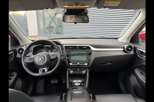 MG Mg Zs EV Luxury 45 kWh SOH 94% | ORIGINEEL NL AUTO | KEURIG NETJES ONDERHOUDEN | 18 INCH VELGEN + ALL SEASON BANDEN | PANO | LEER | STOELVERWARMING | FULL OPTIONS | RIJKLAAR PRIJS MET 12 MND BOVAG GARANTIE