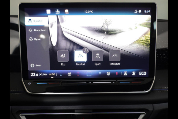 Volkswagen Tiguan 1.5 eHybrid R-Line Edition 272 pk Automaat (DSG) | Verlengde garantie | Navigatie | Panoramadak | Trekhaak (wegklapbaar) | Parkeersensoren (Park assist) | Rondomzicht camera| Lederen bekleding | Stoelverwarming v/a | R-Line |