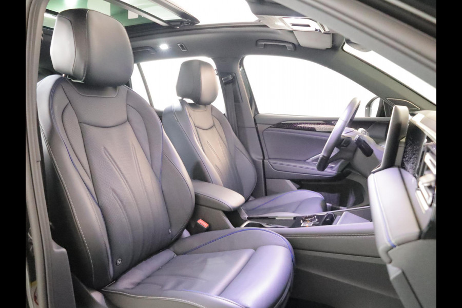 Volkswagen Tiguan 1.5 eHybrid R-Line Edition 272 pk Automaat (DSG) | Verlengde garantie | Navigatie | Panoramadak | Trekhaak (wegklapbaar) | Parkeersensoren (Park assist) | Rondomzicht camera| Lederen bekleding | Stoelverwarming v/a | R-Line |