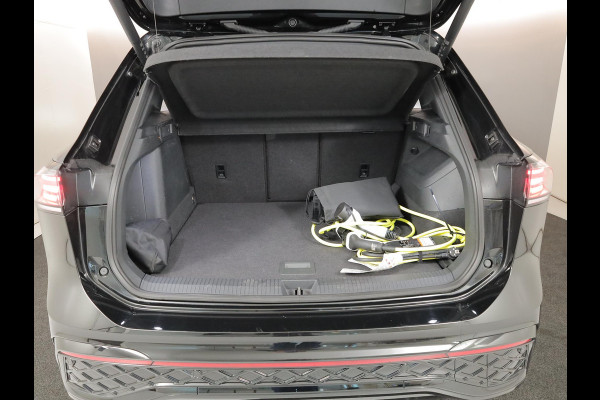 Volkswagen Tiguan 1.5 eHybrid R-Line Edition 272 pk Automaat (DSG) | Verlengde garantie | Navigatie | Panoramadak | Trekhaak (wegklapbaar) | Parkeersensoren (Park assist) | Rondomzicht camera| Lederen bekleding | Stoelverwarming v/a | R-Line |