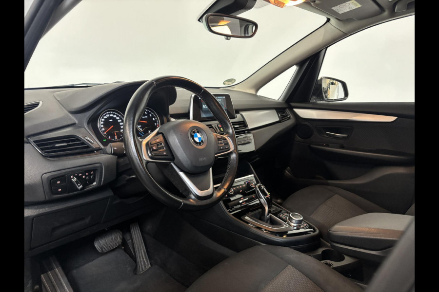 BMW 2 Serie Active Tourer 218i Corporate Lease Executive Navigatie Airco Cruise Control Lichtmetalenvelgen Parkeersensoren