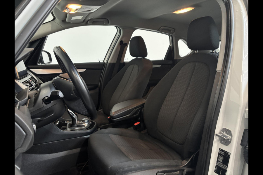 BMW 2 Serie Active Tourer 218i Corporate Lease Executive Navigatie Airco Cruise Control Lichtmetalenvelgen Parkeersensoren