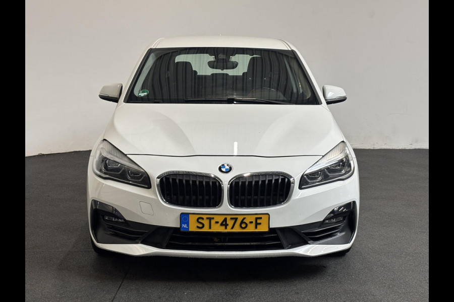 BMW 2 Serie Active Tourer 218i Corporate Lease Executive Navigatie Airco Cruise Control Lichtmetalenvelgen Parkeersensoren