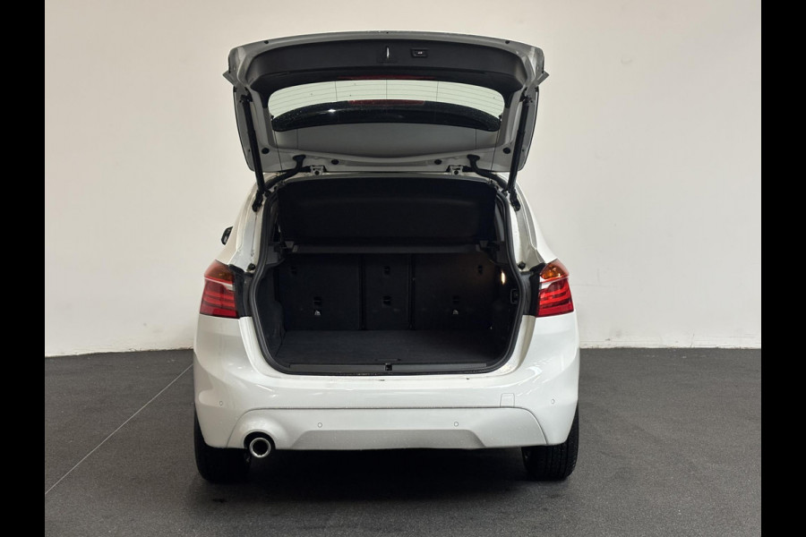 BMW 2 Serie Active Tourer 218i Corporate Lease Executive Navigatie Airco Cruise Control Lichtmetalenvelgen Parkeersensoren