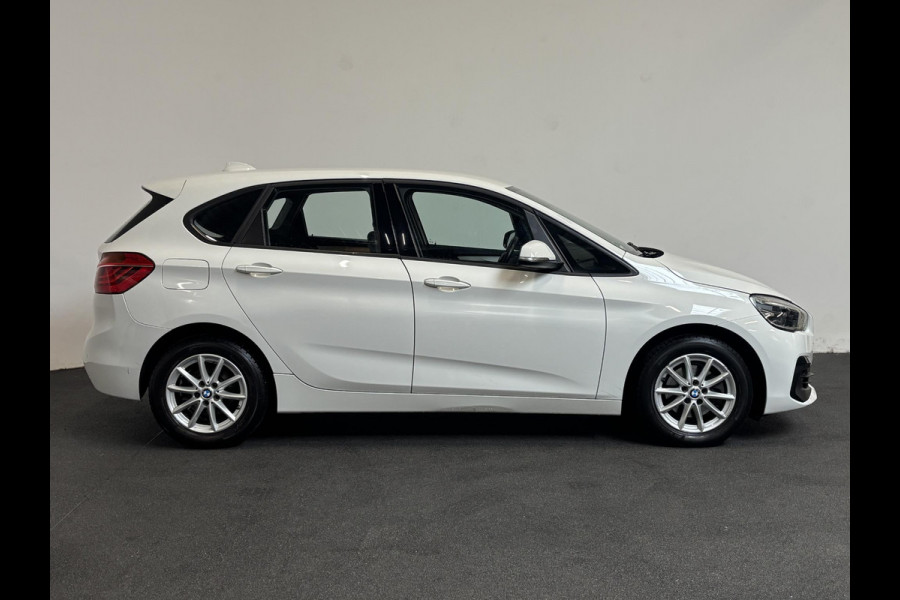 BMW 2 Serie Active Tourer 218i Corporate Lease Executive Navigatie Airco Cruise Control Lichtmetalenvelgen Parkeersensoren