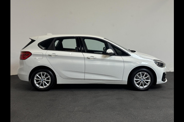 BMW 2 Serie Active Tourer 218i Corporate Lease Executive Navigatie Airco Cruise Control Lichtmetalenvelgen Parkeersensoren