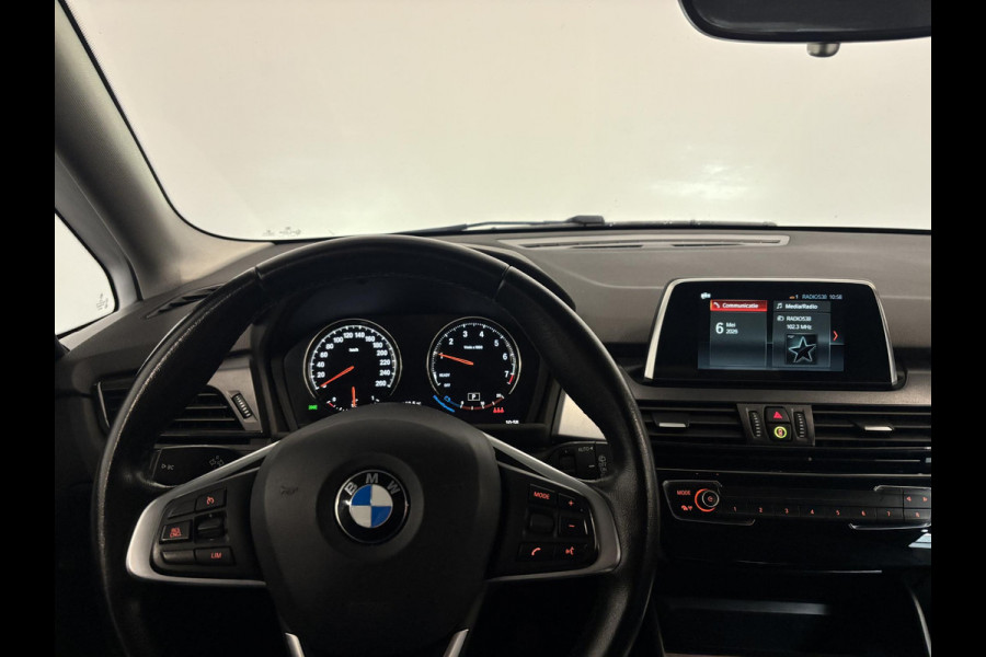 BMW 2 Serie Active Tourer 218i Corporate Lease Executive Navigatie Airco Cruise Control Lichtmetalenvelgen Parkeersensoren