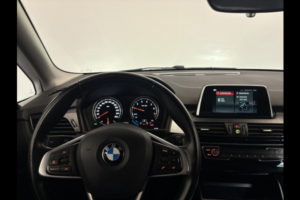 BMW 2 Serie Active Tourer 218i Corporate Lease Executive Navigatie Airco Cruise Control Lichtmetalenvelgen Parkeersensoren
